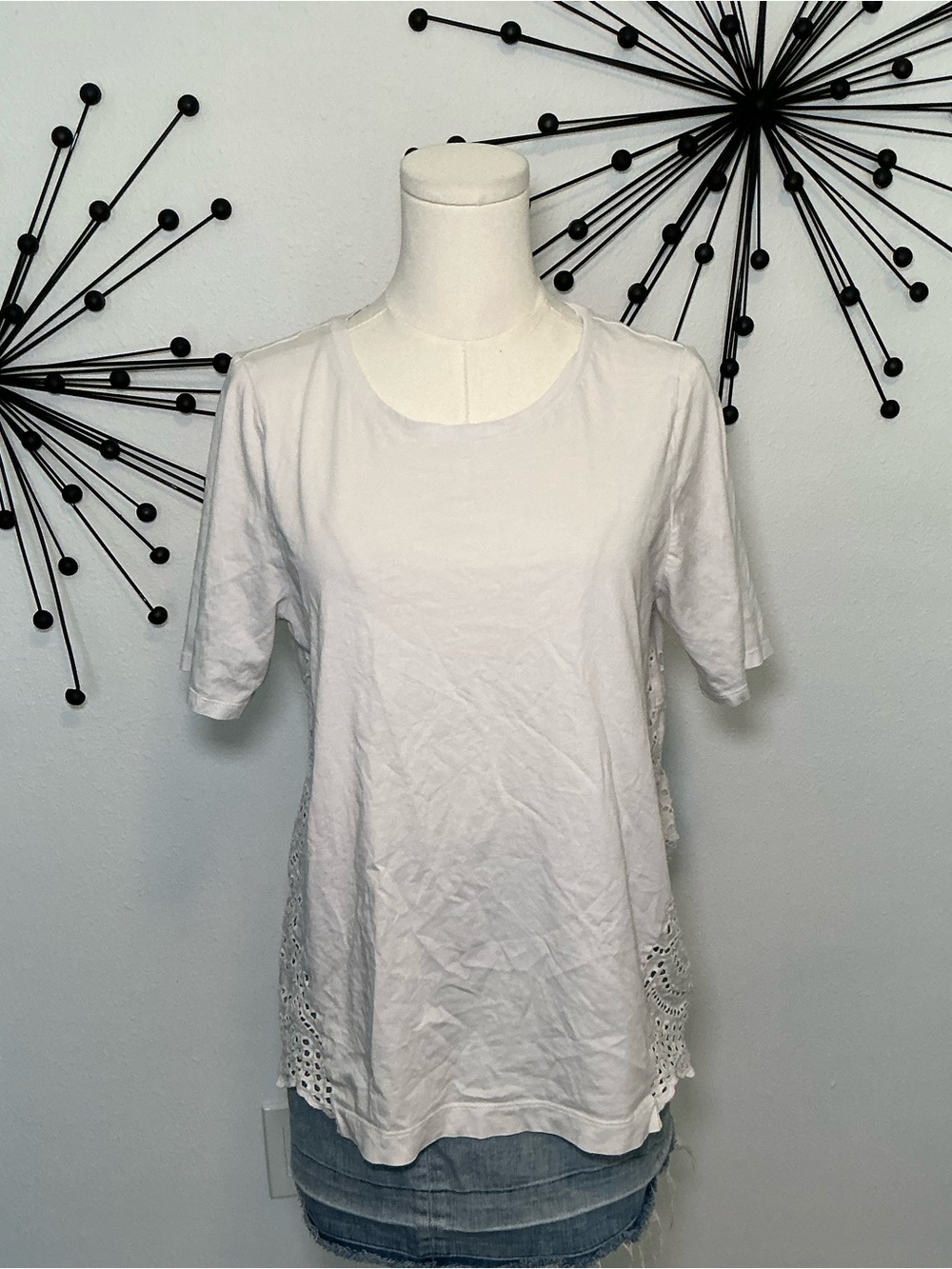 Chico’s White Eyelet Lace Back Tee Top Size 1 Medium